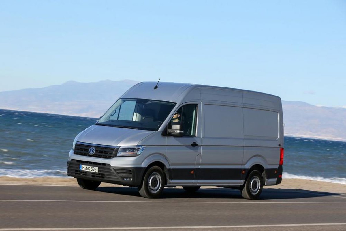 Volkswagen Crafter doi thu Ford Transit 